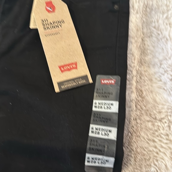 Brand new black size 28, 311 shaping skinny Levi’s 28 waist length 30 - Picture 2 of 6